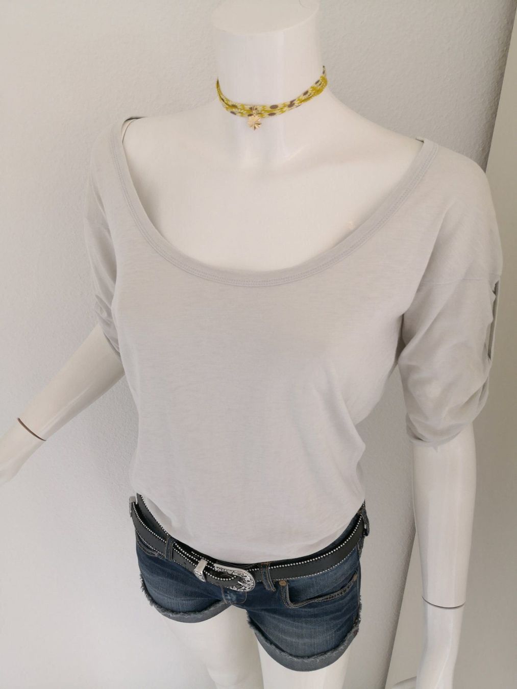 Mango T-shirt: 🤩MANGO LANGARM T-SHIRT HELLGRAU & ARMANI P. – Usato da Olten venduto da Naja-Twins-Twins 4