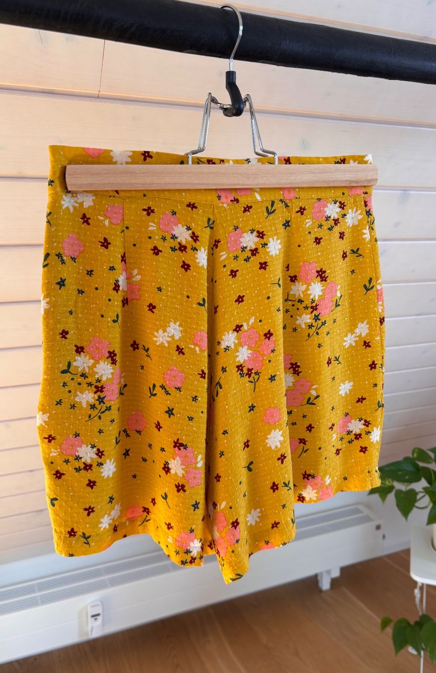 Pantaloni: Des Petits Hauts floral summer shorts, waist: 66-67 cm – Nuovo (secondo la descrizione) da Kilchberg ZH venduto da ben_pc68 3