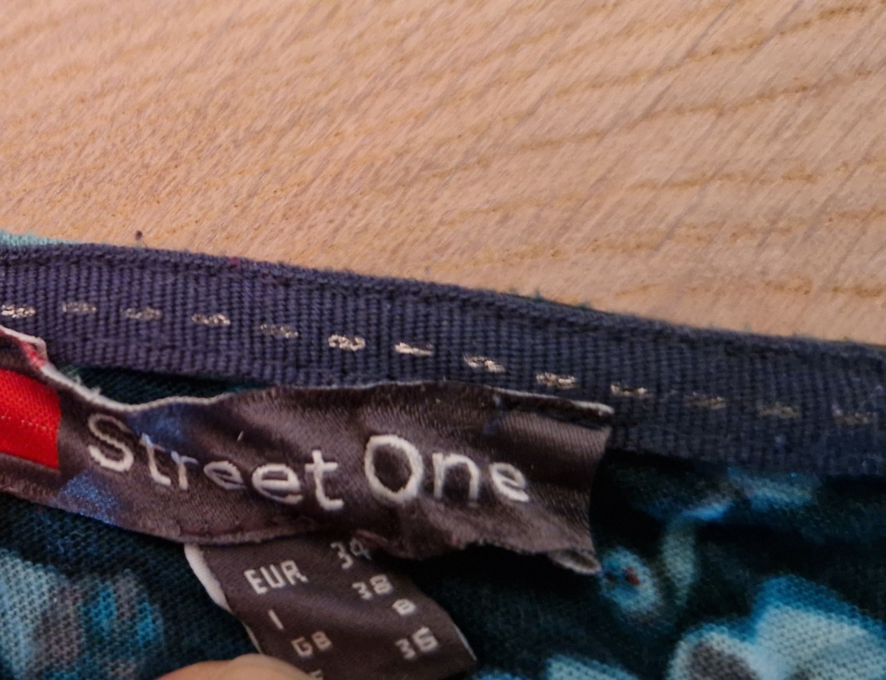 T-shirt: Street One Shirt, Blumenmuster, Gr. 34 – Usato da Gasel venduto da sale65 2