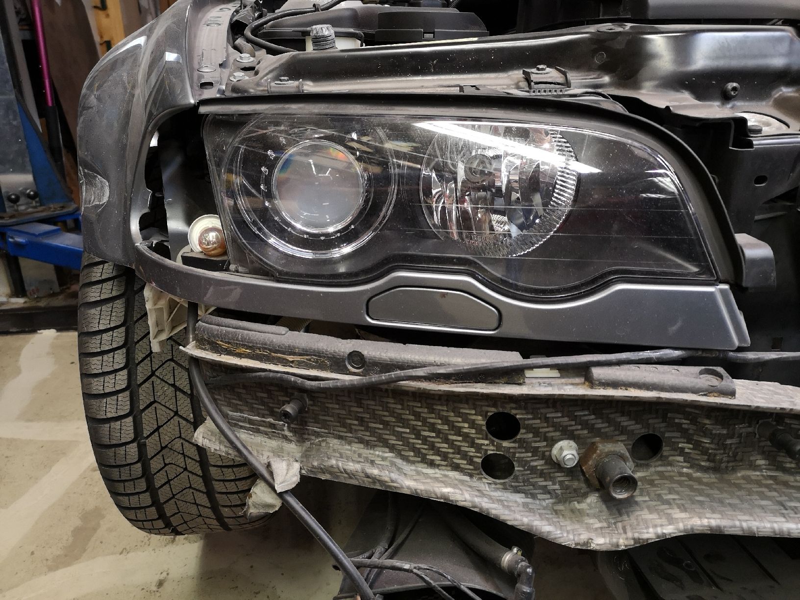 BMW Fari: Bi-Xenon Scheinwerfer BMW M3 E46 Rechts – Usato da Waldstatt venduto da itsab83
