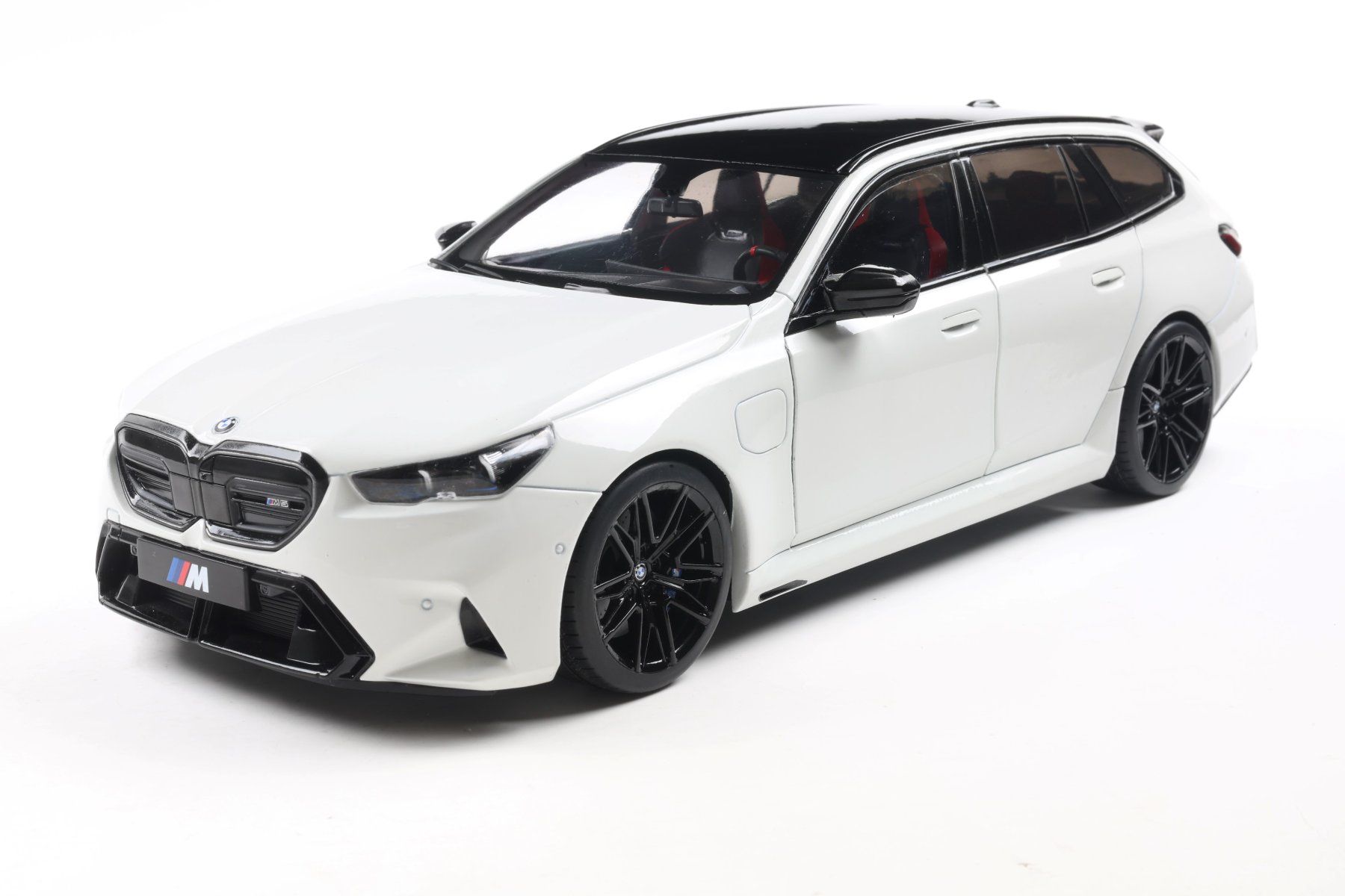 BMW Modellautos: BMW M5 TOURING 2024 - WHITE - SOLIDO 1/18 – Neu und originalverpackt aus Splügen von alexrj