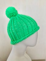 Newborn Kappe Beanie mit Bommel, Handarbeit