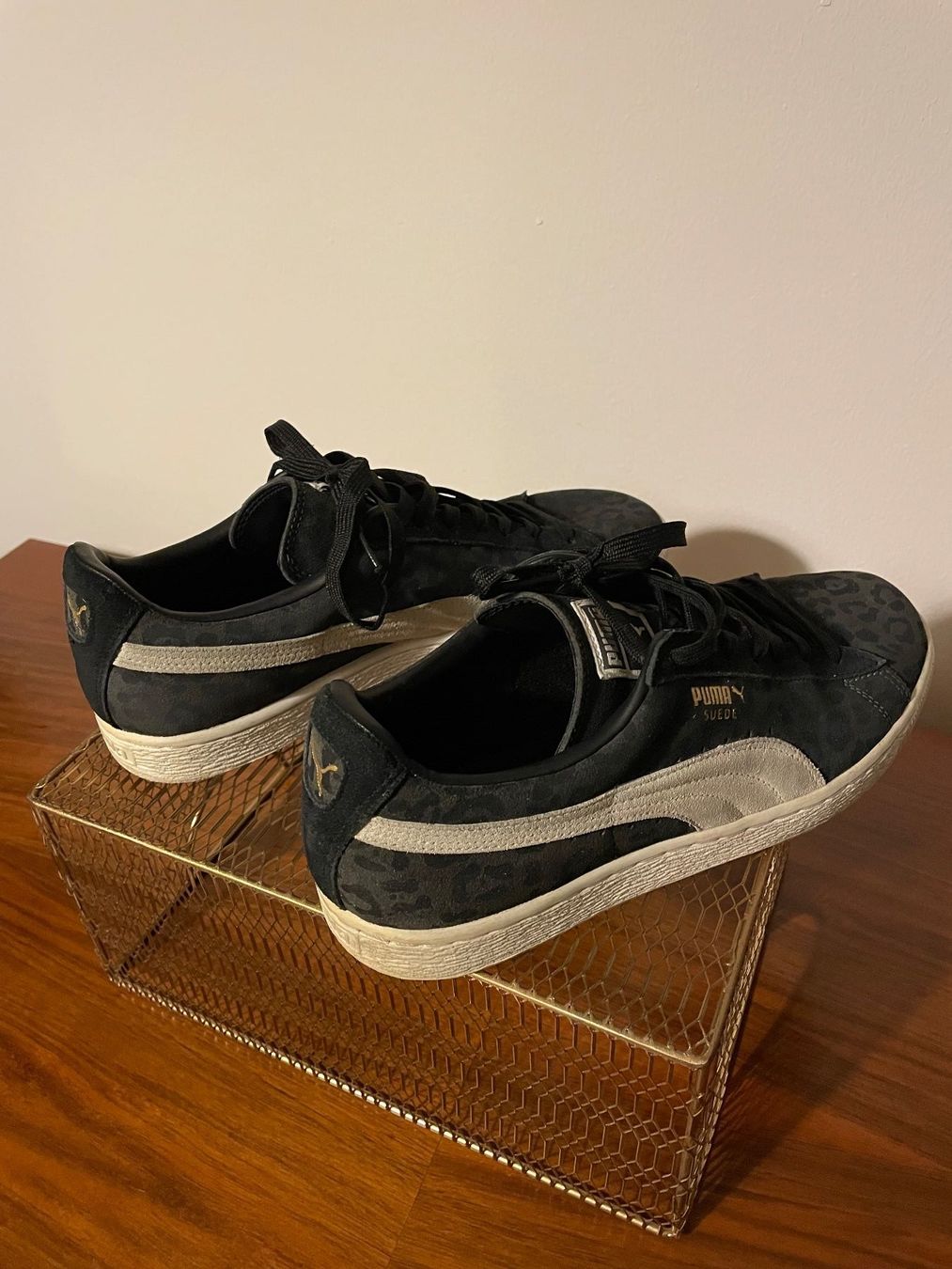 Puma Herrenschuhe: PUMA Suede in US10 / EU43 Grau mit Leopardmuster – Gebraucht aus Zürich von emkay13 2