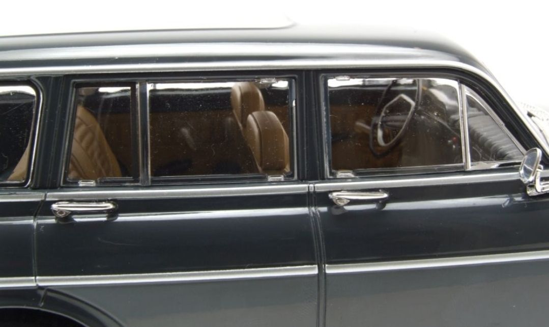 Volvo Modellini d'auto: Volvo Amazon Kombi dunkelgrau, 1:18 Norev  – Nuovo e nell'imballaggio originale da Bern venduto da WeLoveCars 3