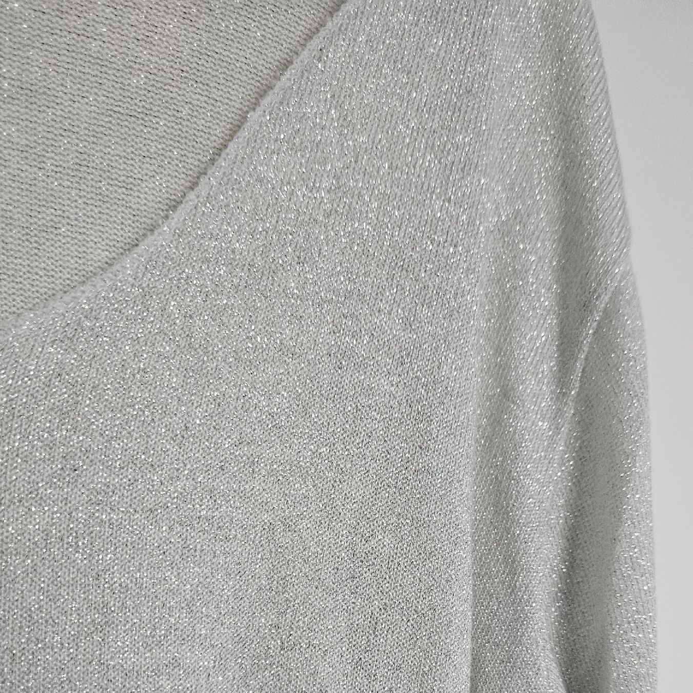 Pullover & Sweatshirts: Pullover silber-weiss – Gebraucht aus Bern von naaa000xci 1