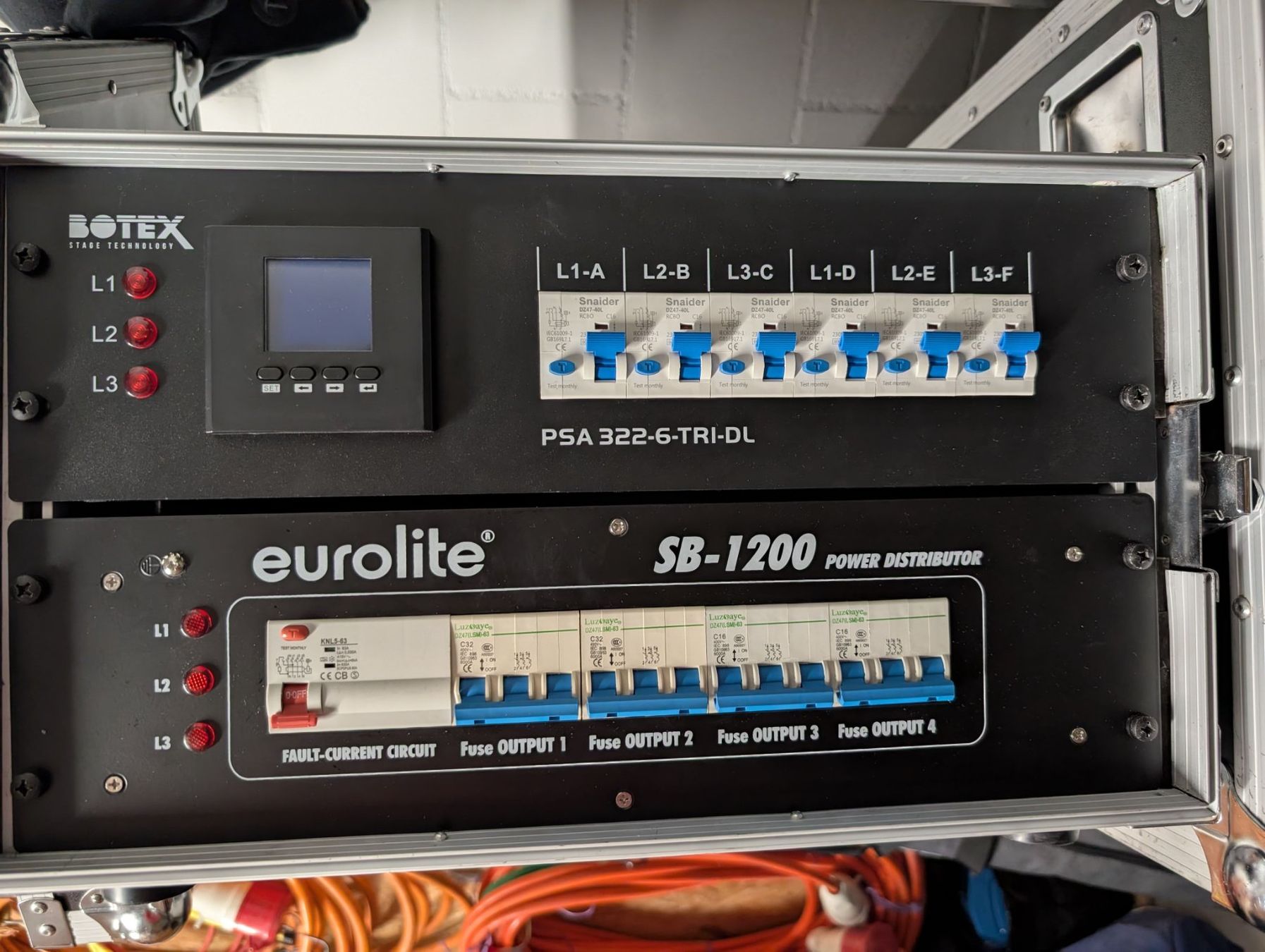 Alimentation électrique: 2x Stromverteiler in Rack 6HE eingebaut – D'occasion à Leutwil par Rcmluepu