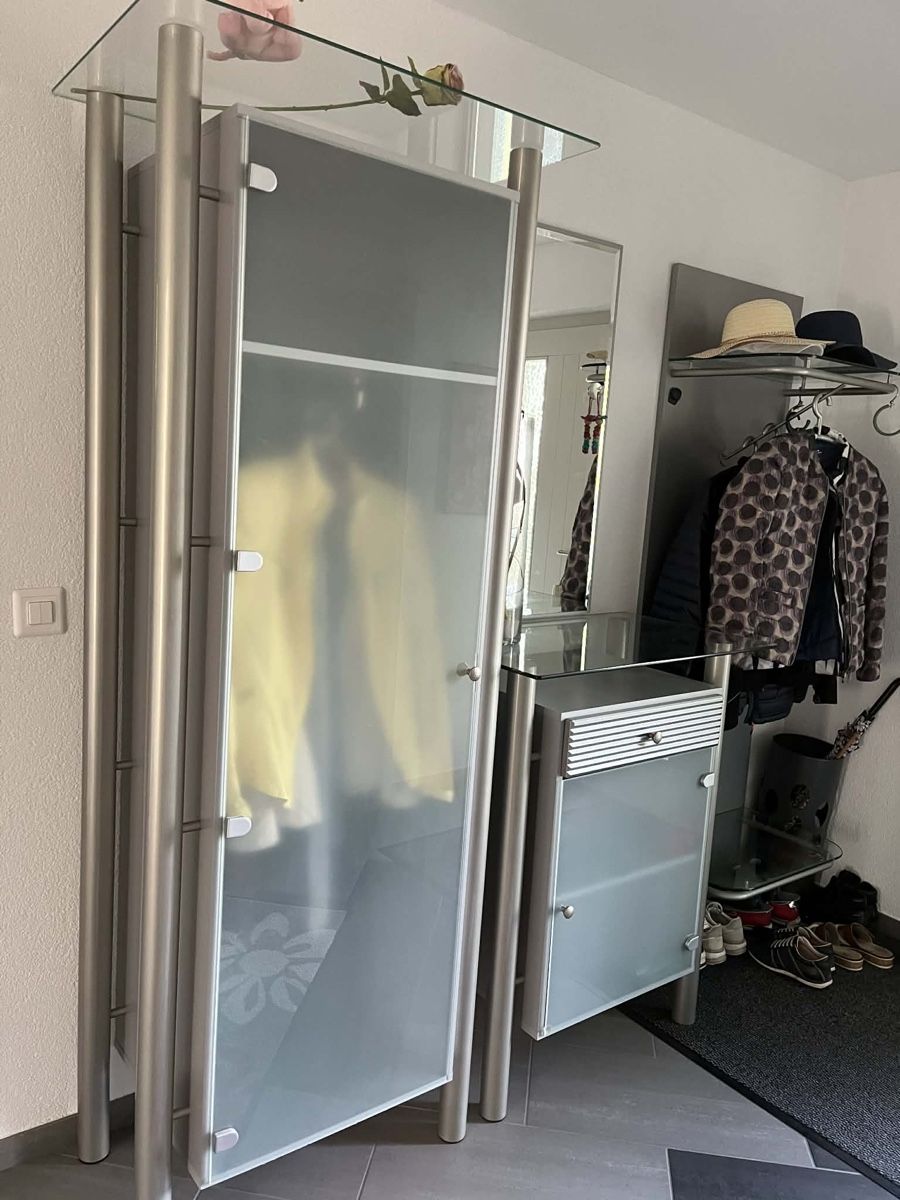 Garderobe: 4-teilige Garderobe – Gebraucht aus Thayngen von Claudic