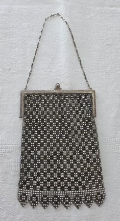 Antike schwarz-weisse Mesh Tasche