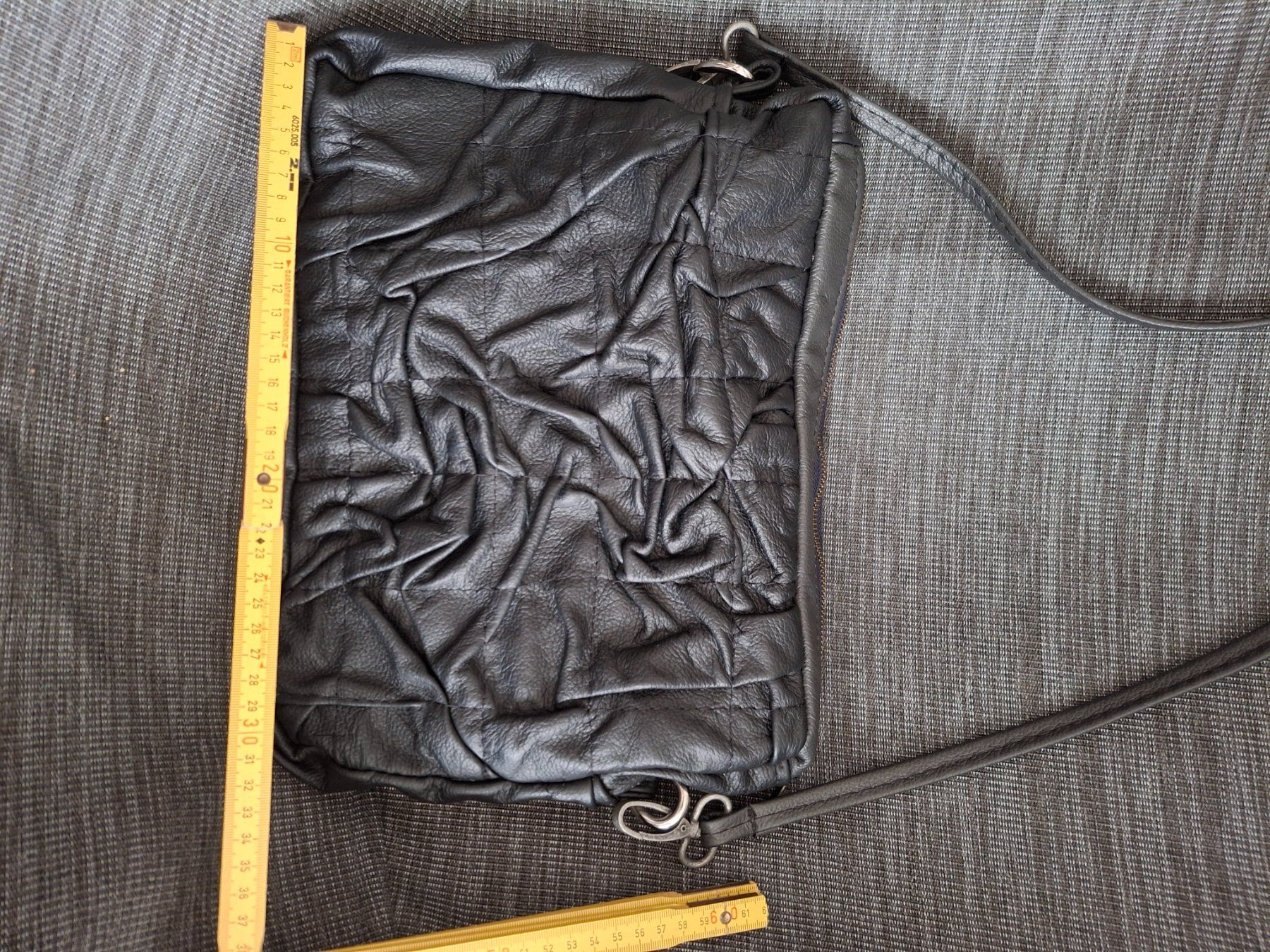 Taschen für Damen: Schwarze Leder Umhängetasche geräumig – Neu (gemäss Beschreibung) aus Bellikon von MellonCollieMitTwint 4