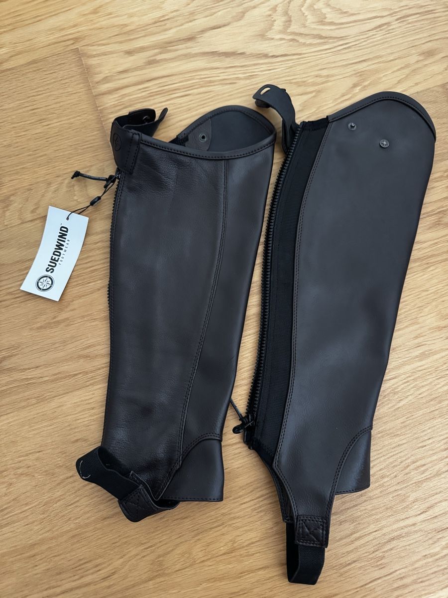 Pantalons: Suedwind Chaps dunkelbraun M – Neuf avec emballage d'origine à Oetwil am See par LuniGW