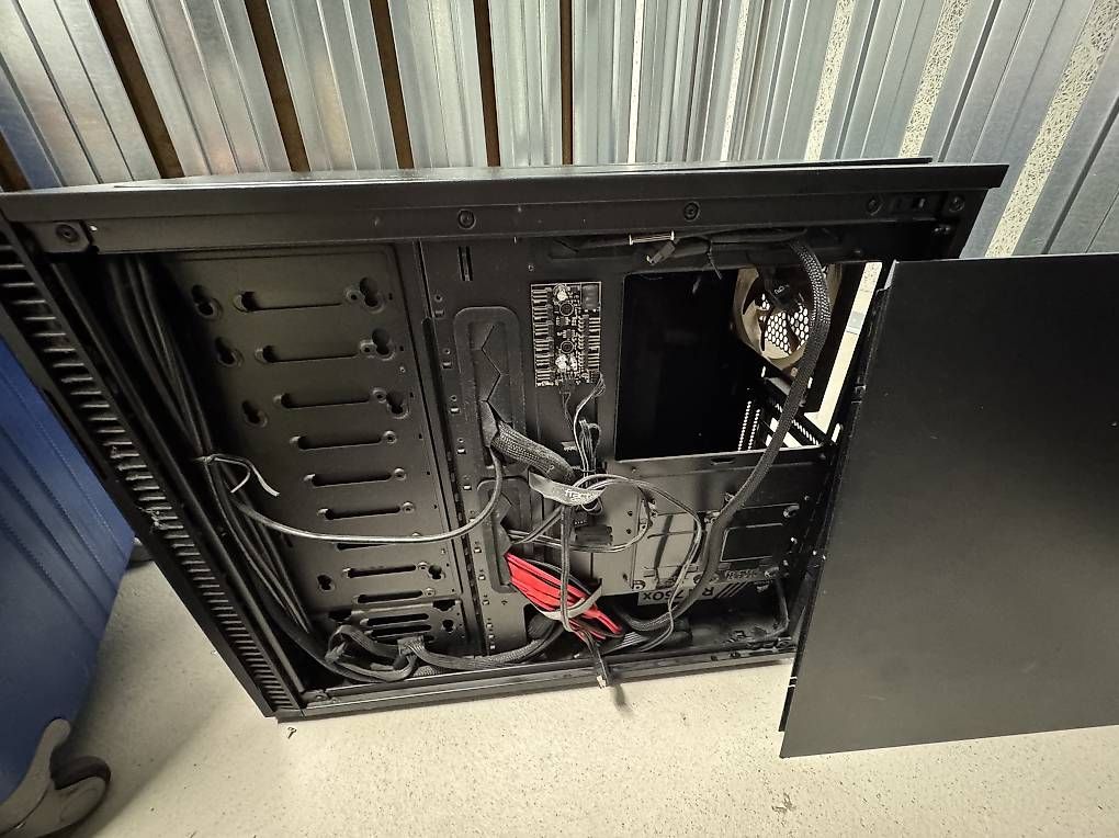 Fractal Custodie: Fractal Design Define Case + Power Supply 750W – Usato da Niederhasli venduto da flo_f272 1
