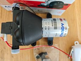 Fiamma Aqua 8F 12V Wasserpumpe mit 2 Duschbrausen