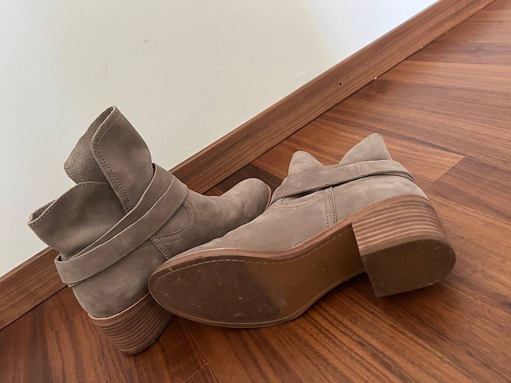 Ugg Scarpe per ragazze: Bottes ugg femmes t.39 – Usato da St-Prex venduto da feb_wd8w 4