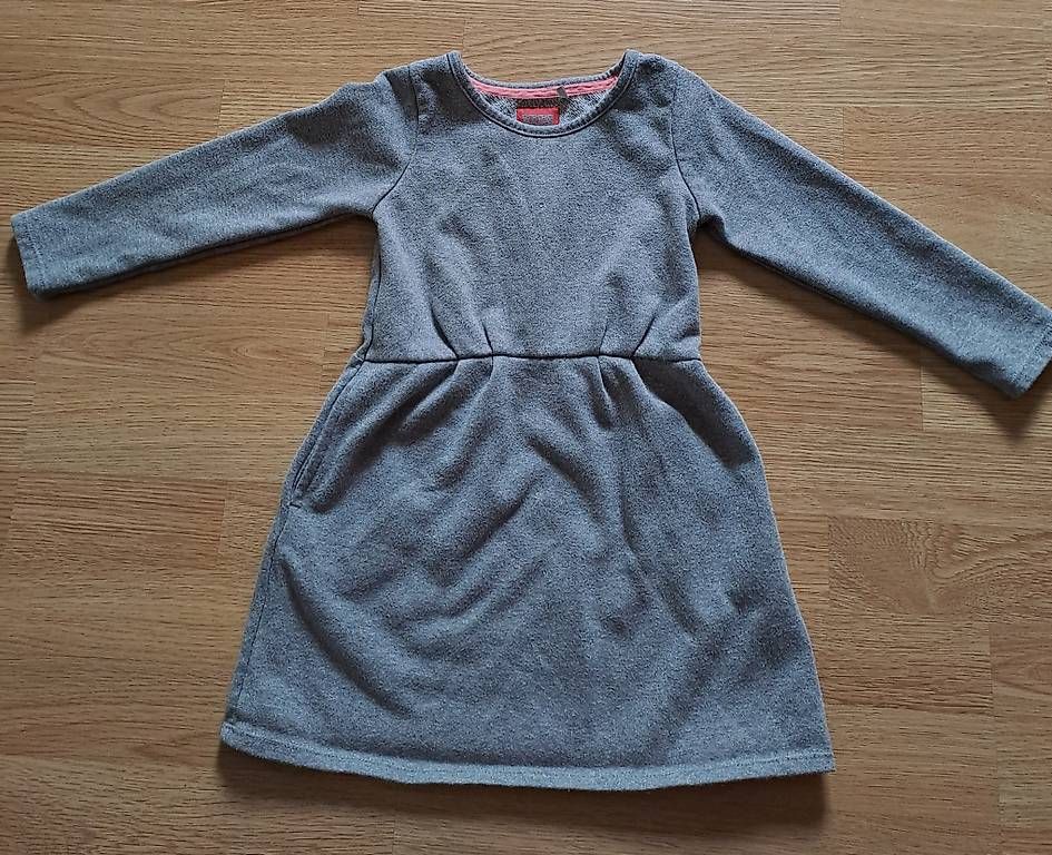 Lotti & Set di vestiti: diverse Pullover/Winterkleid/Pyjama - Grösse 98/104 – Usato da Rotkreuz venduto da Blubberli1 2