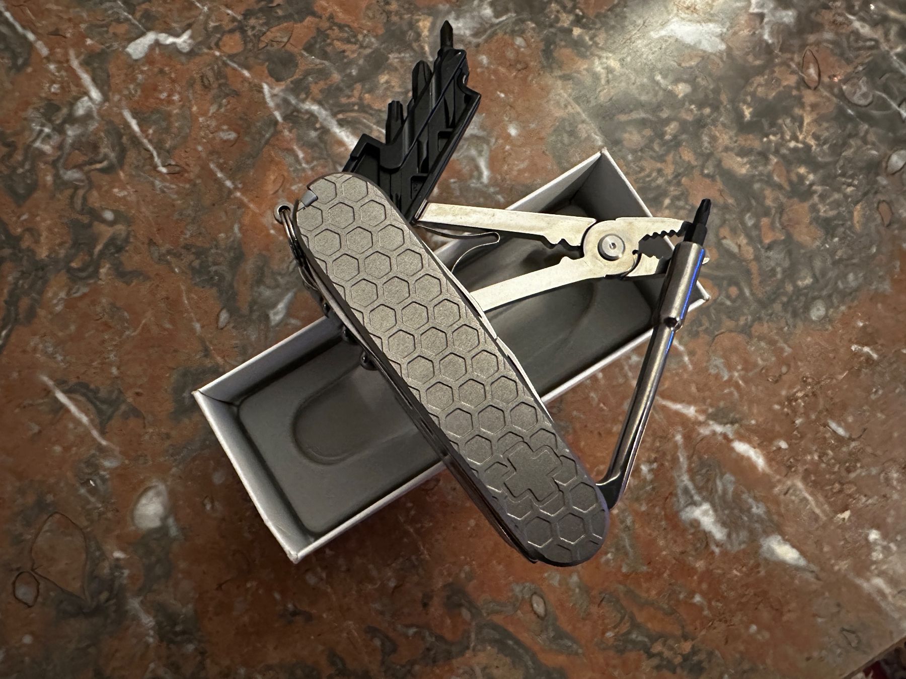 Victorinox Taschenmesser: Victorinox Cybertool Daily Customs Griffschalen Titan – Neu und originalverpackt aus Worblaufen von Sissi10