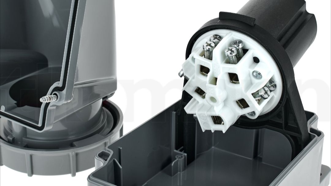 Spine: Prise CEE 63A 5 poles IP67 neuve – Nuovo (secondo la descrizione) da Bière venduto da CH-timb 2