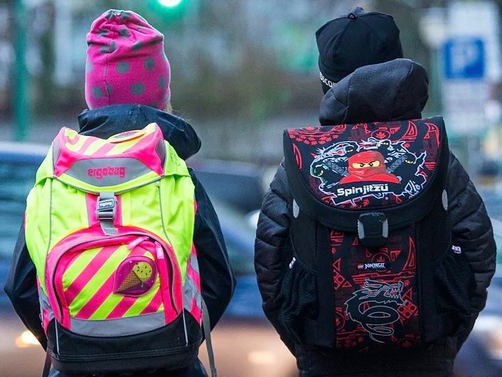 Ergobag Kindertaschen: Ergobag Pack Neo StrahleBär mit Turnsack und Schlamperetui – Gebraucht aus Sarmenstorf von Snail83 4