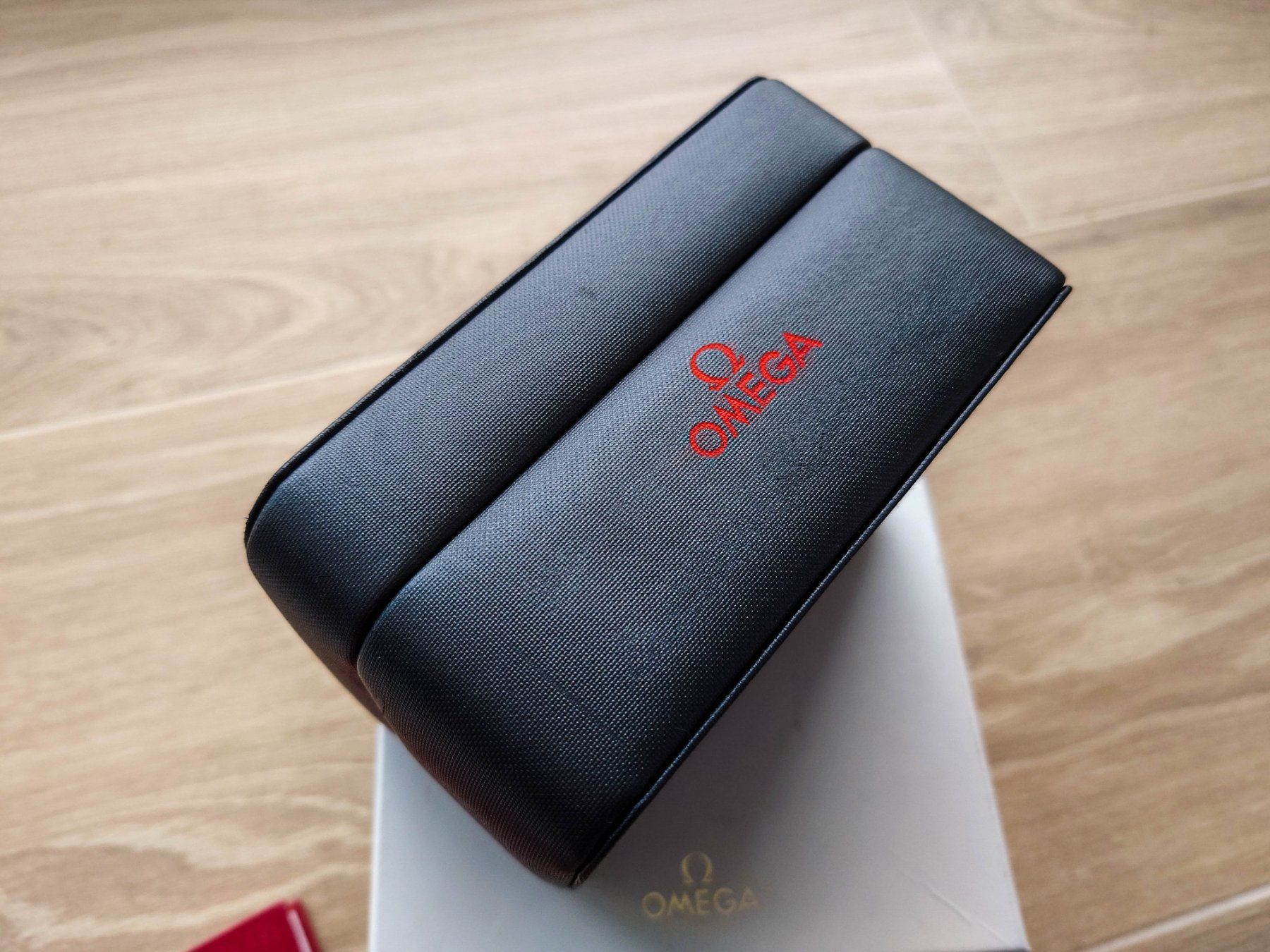 Omega Scatole porta orologi: Omega Speedmaster Snoopy Limited Edition box – Usato da Epalinges venduto da bracelet123 2