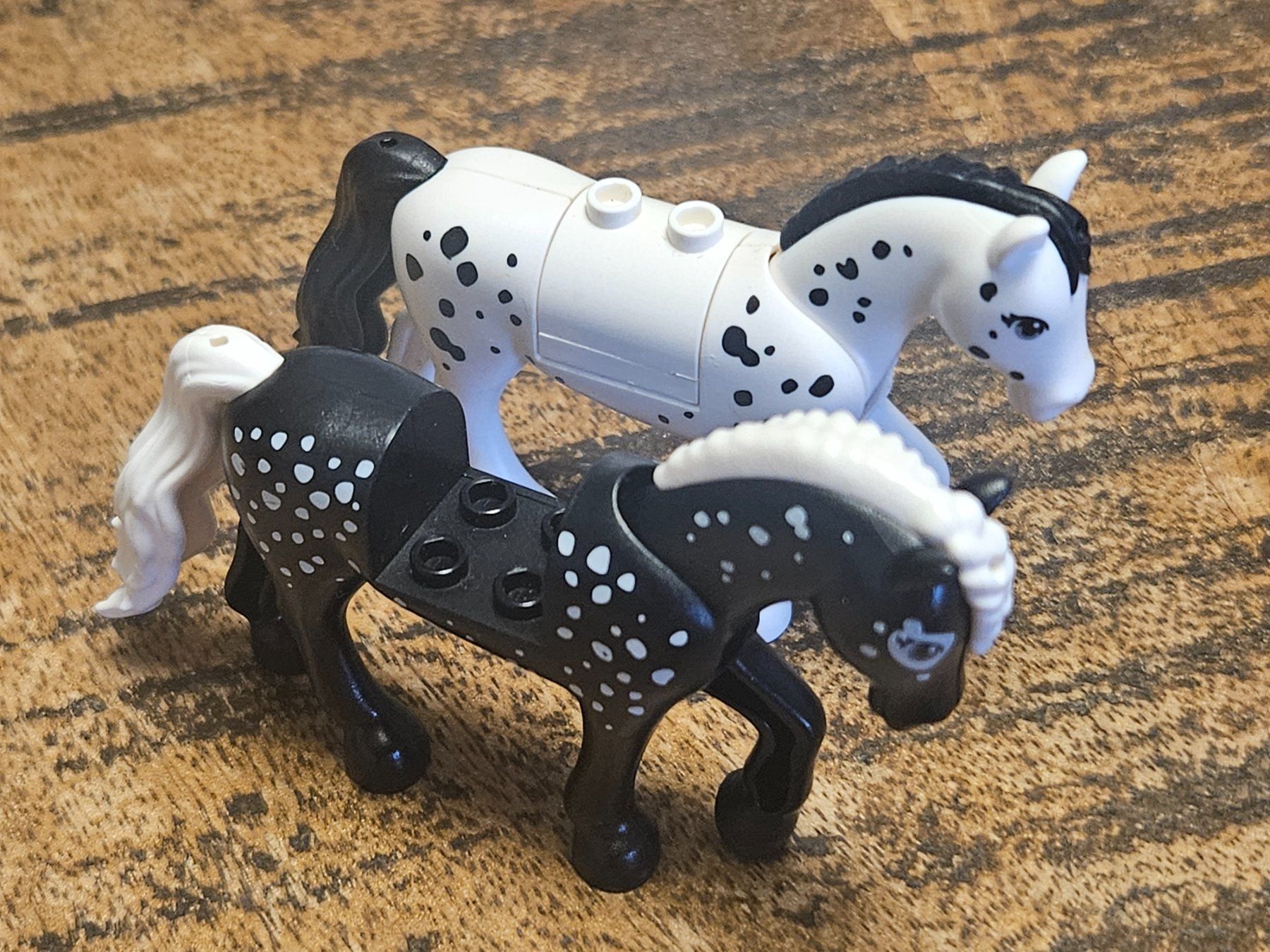 Lego Kit di costruzioni: lego figurine lot de 2 chevaux – Usato da Confignon venduto da Ecrofigs