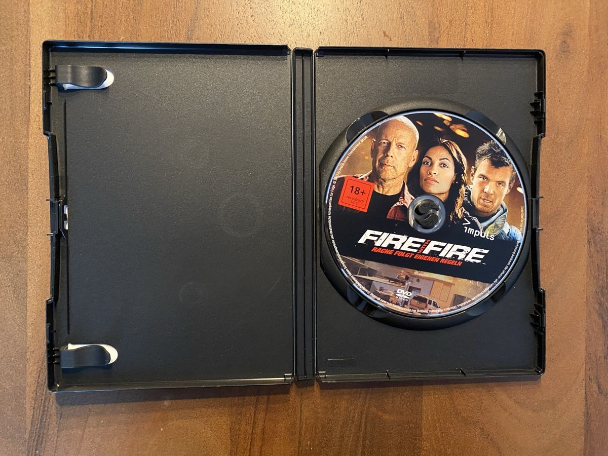 Tutti i DVDs: Fire With Fire - Rache folgt eigenen Regeln - DVD – Usato da Thunstetten venduto da Virus_33 1