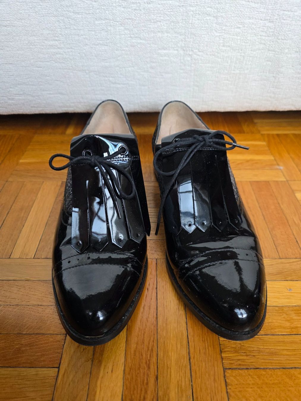 Scarpe da donna: Chaussures "Mellow yellow" noires - taille 38 – Usato da Vevey venduto da Renka2011