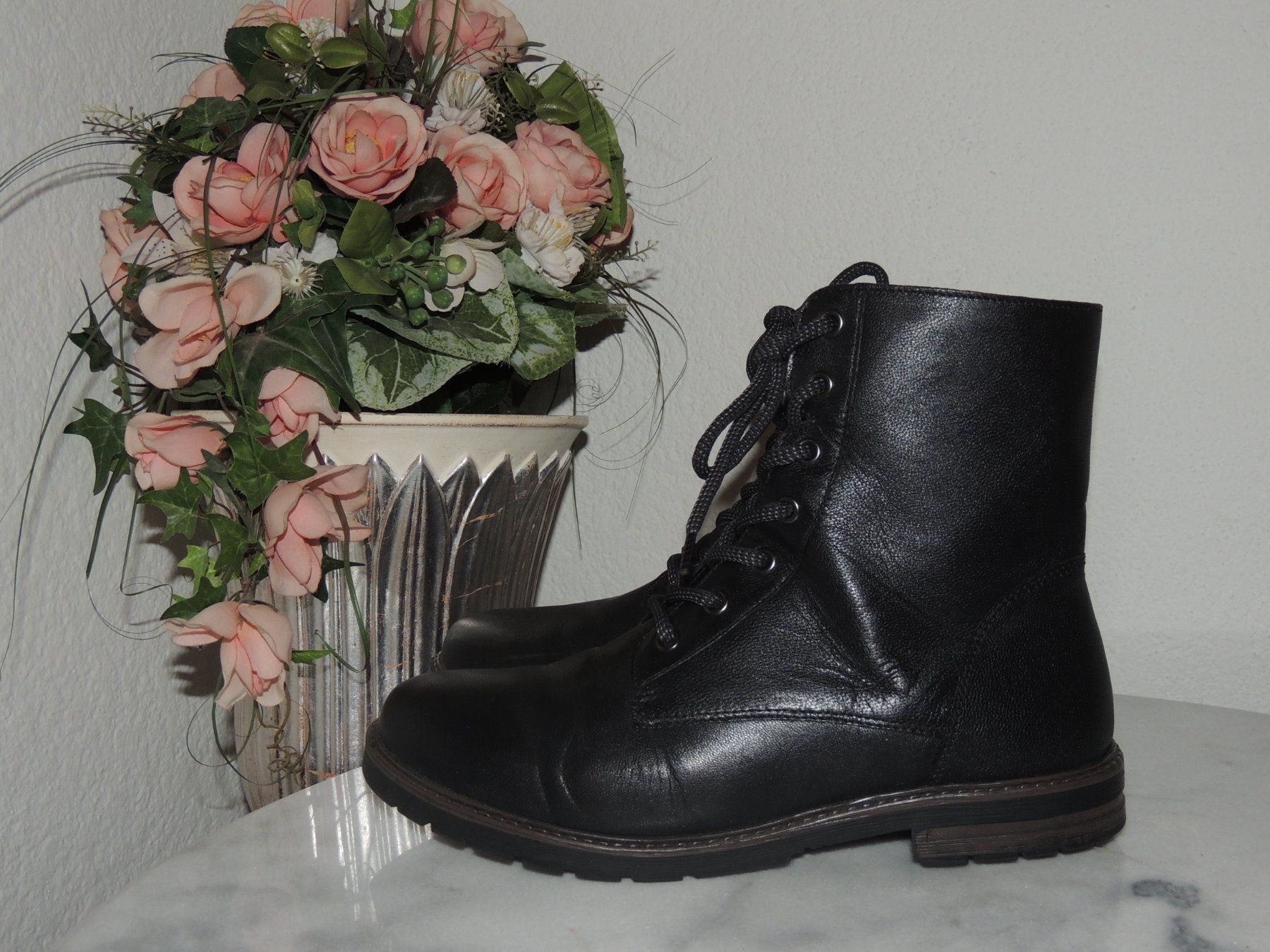 Scarpe da donna: SCHÖNE STIEFELETTE ECHTLEDER PROFILSOHLE NEU 40 – Nuovo e nell'imballaggio originale da Au ZH venduto da FashionConsultant 7