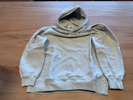 Schönes Kapuzen Sweat-Shirt von Zara Grösse 164