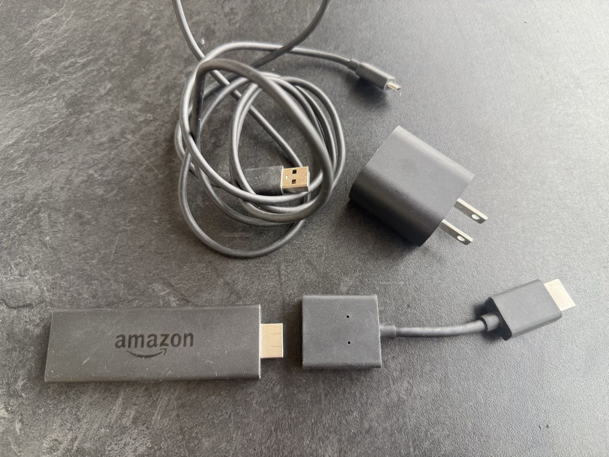 Amazon Sistemi audio & multimediali: Amazon Fire TV Stick mit Zubehör – Usato da Wettingen venduto da Ni_la_lo