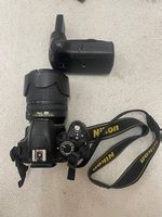 Nikon D3200 inkl. Objektiv & Batteriegriff  guter Zustand
