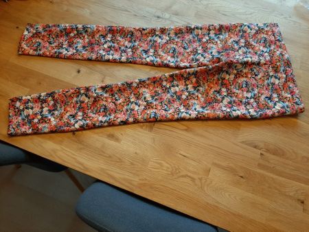 ZARA WOMAN Blumenhose – Grösse XS