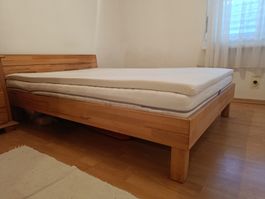Holzbett mit Lattenrost und Nadana Matratze 140cm × 200cm