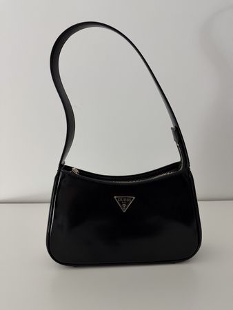 Guess Handtasche schwarz Lackoptik