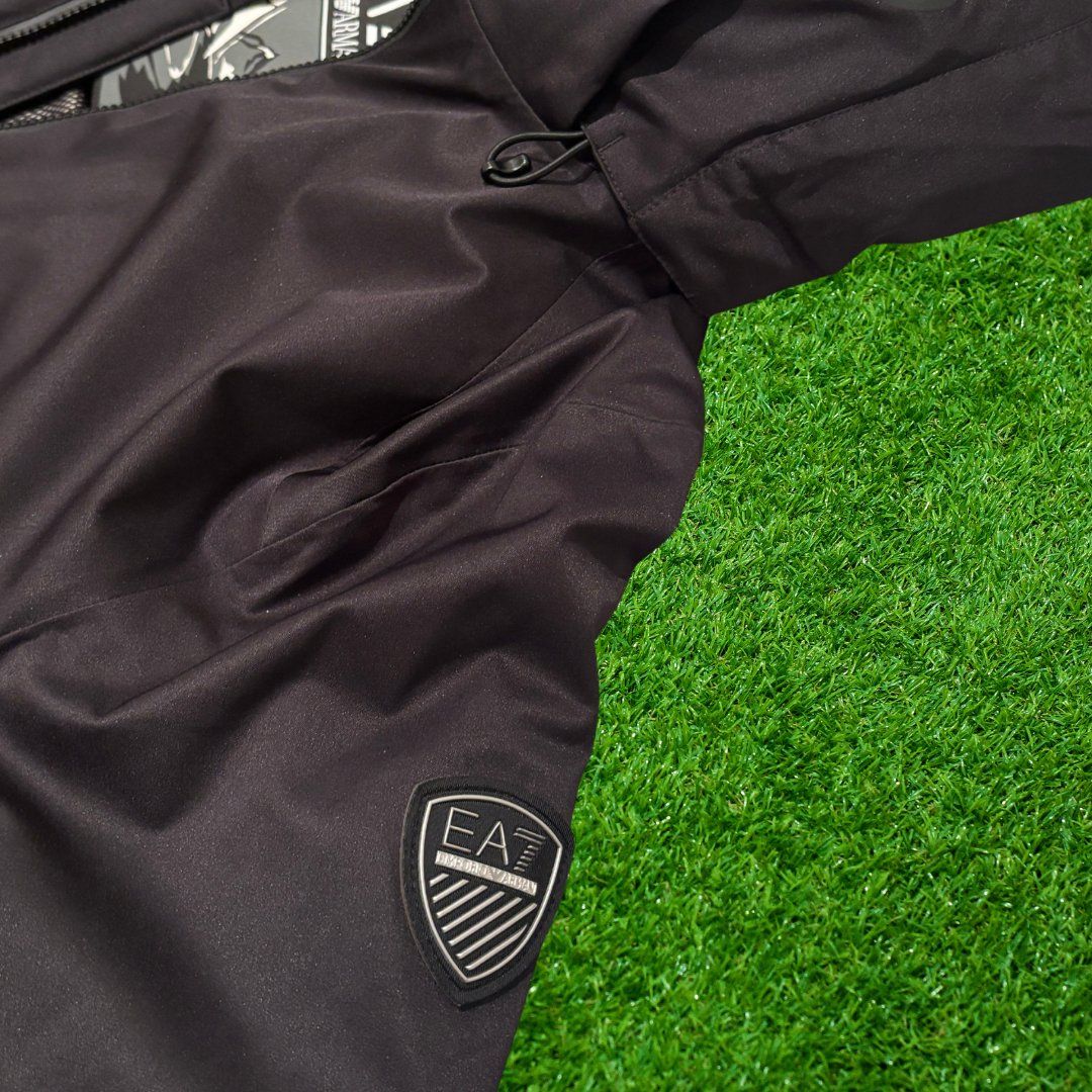 Armani Giacche: Armani EA7 Ski Jacket – Usato da Zürich venduto da geoff_resell 3