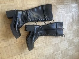 Schwarze Stiefel mit Schnürung NEU!
