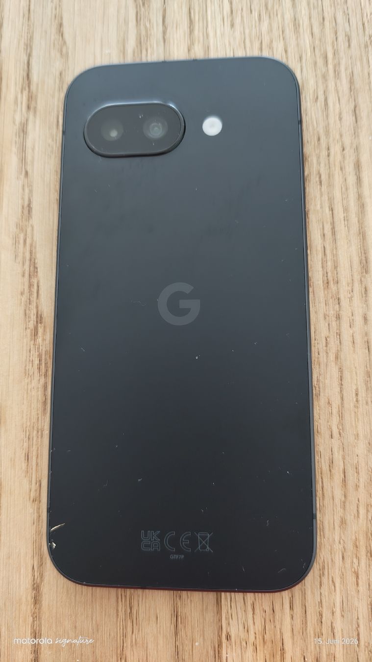 Google Telefoni cellulari / Smartphones: Google Pixel 9a 128GB in Schwarz mit Hülle & Ladegerät – Usato da Glarus venduto da Milotkr77 1