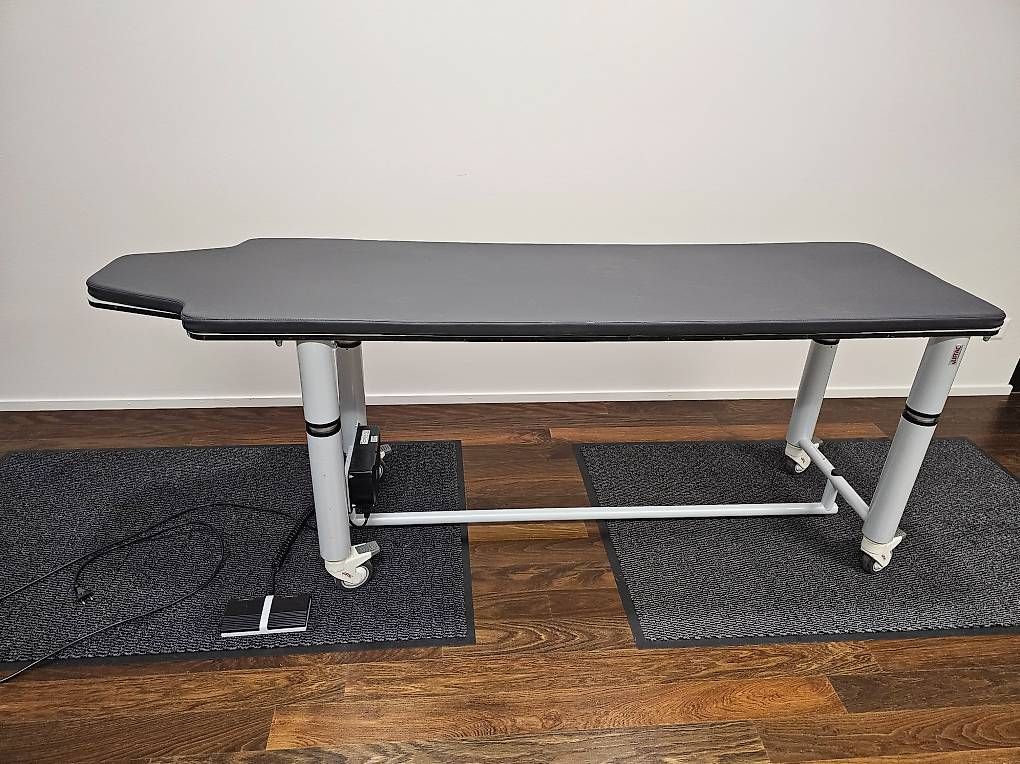 Attrezzature mediche: BV/Röntgen Liege – Usato da St. Gallen venduto da ejw_w9pv