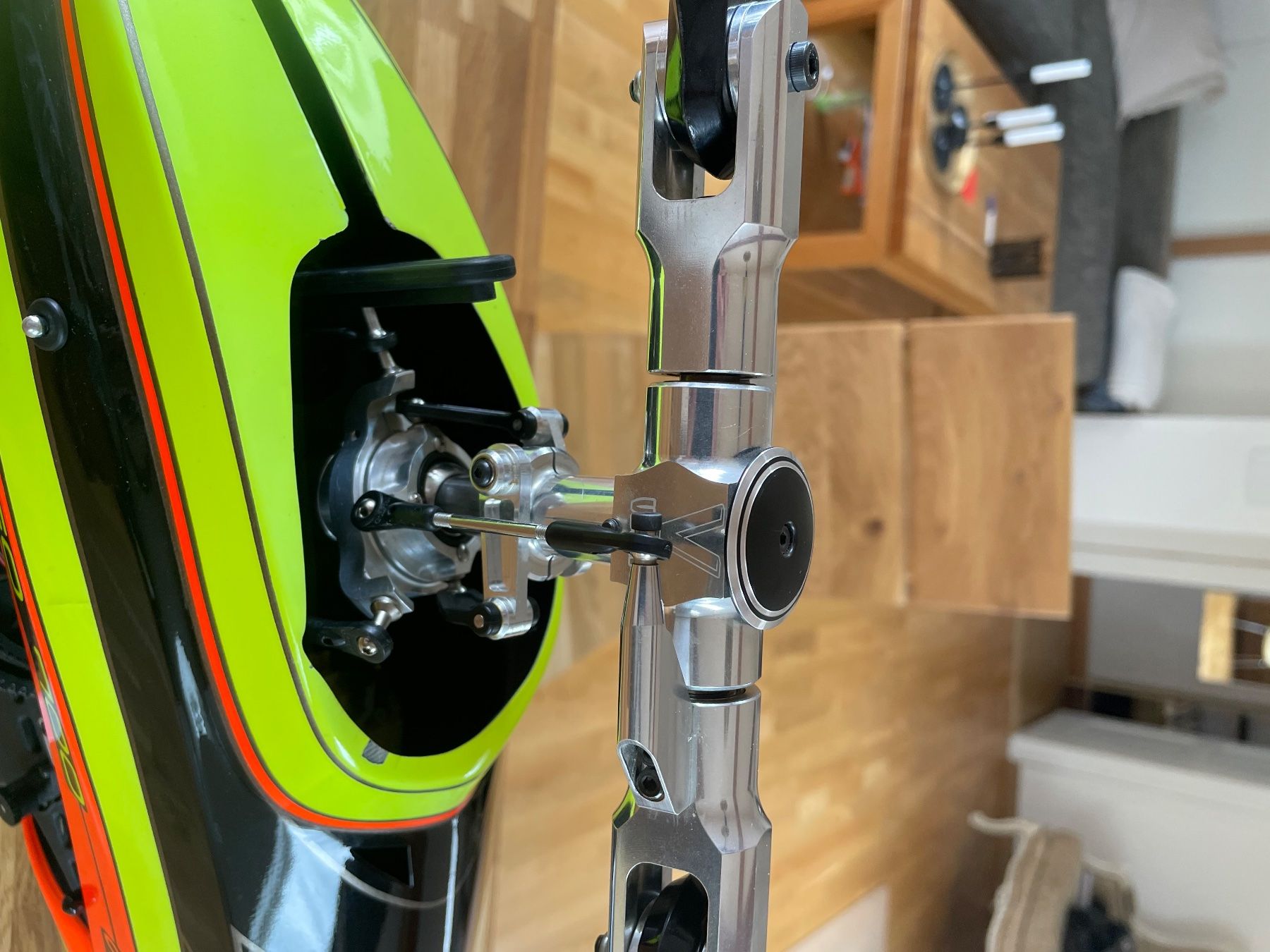 Modellismo RC: Mikado Logo 700 inkl. Elektronik – Usato da Neftenbach venduto da CURRAT1 4