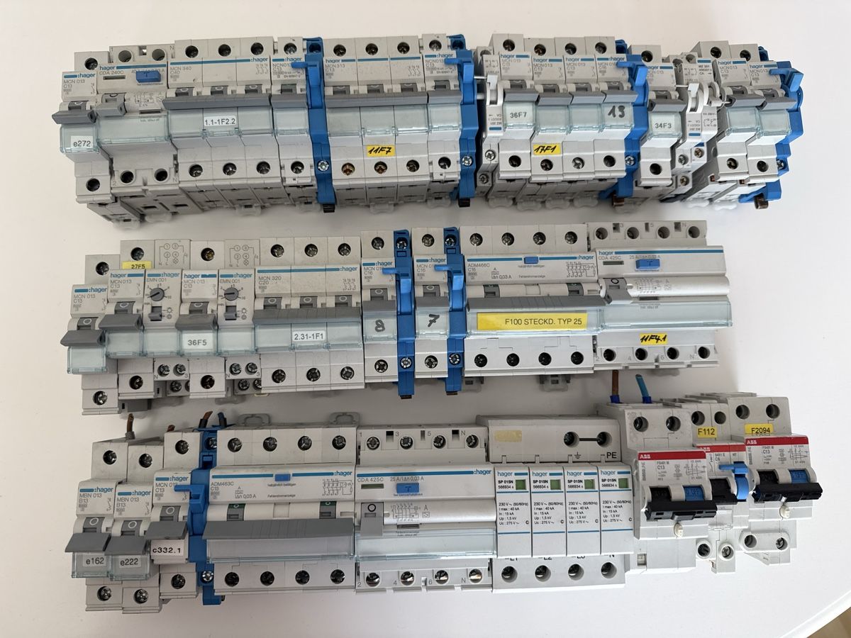 Hager Alimentazione elettrica: Hager, ABB Fi/FI-LS/LS etc.  – Usato da Amriswil venduto da ahu_w8qc