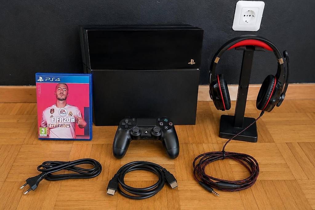 Console: Ps4 + jeu et casque – Usato da Lausanne venduto da belinda71