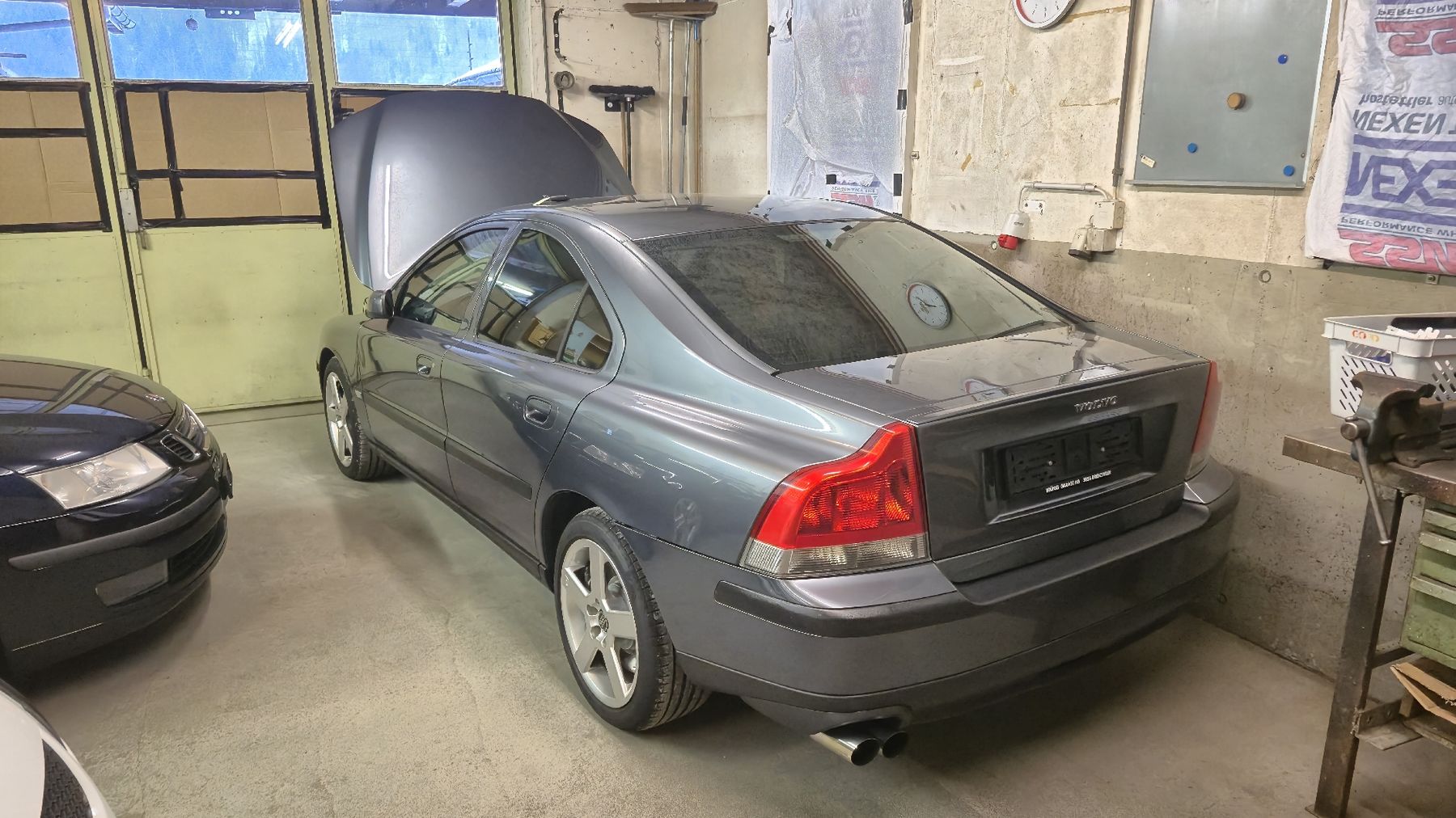 Volvo Automobili: Volvo S60 R – Usato da Brienzwiler venduto da Leon-258 1