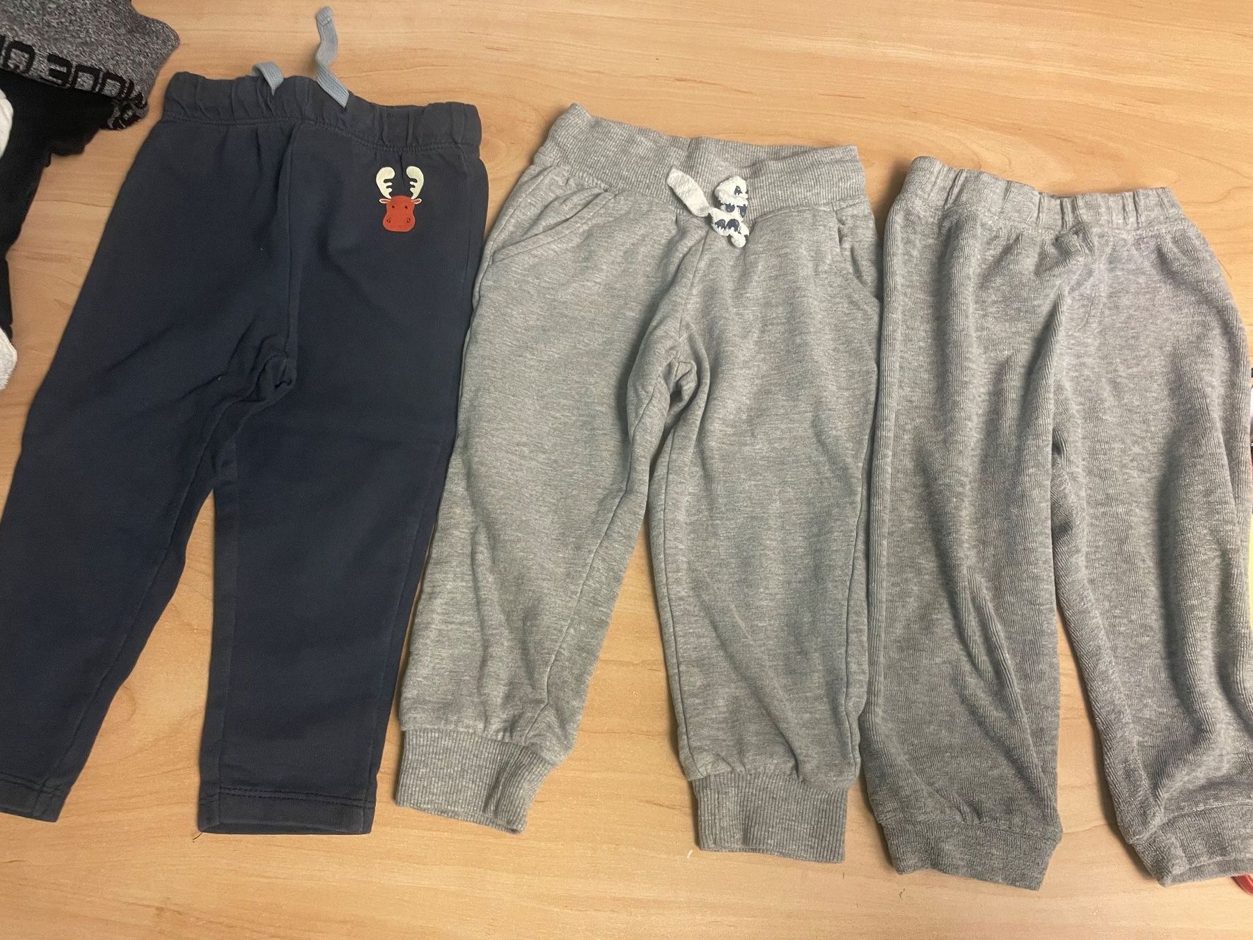 Pantalons: 3 Trainer Hosen Gr.74/80 – D'occasion à Obergerlafingen par cabo4
