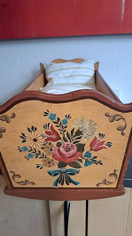 Carrozzine per bambole: Puppenwiege aus Holz, handgemalt – Usato da Waltenschwil venduto da ber_6rk8 2