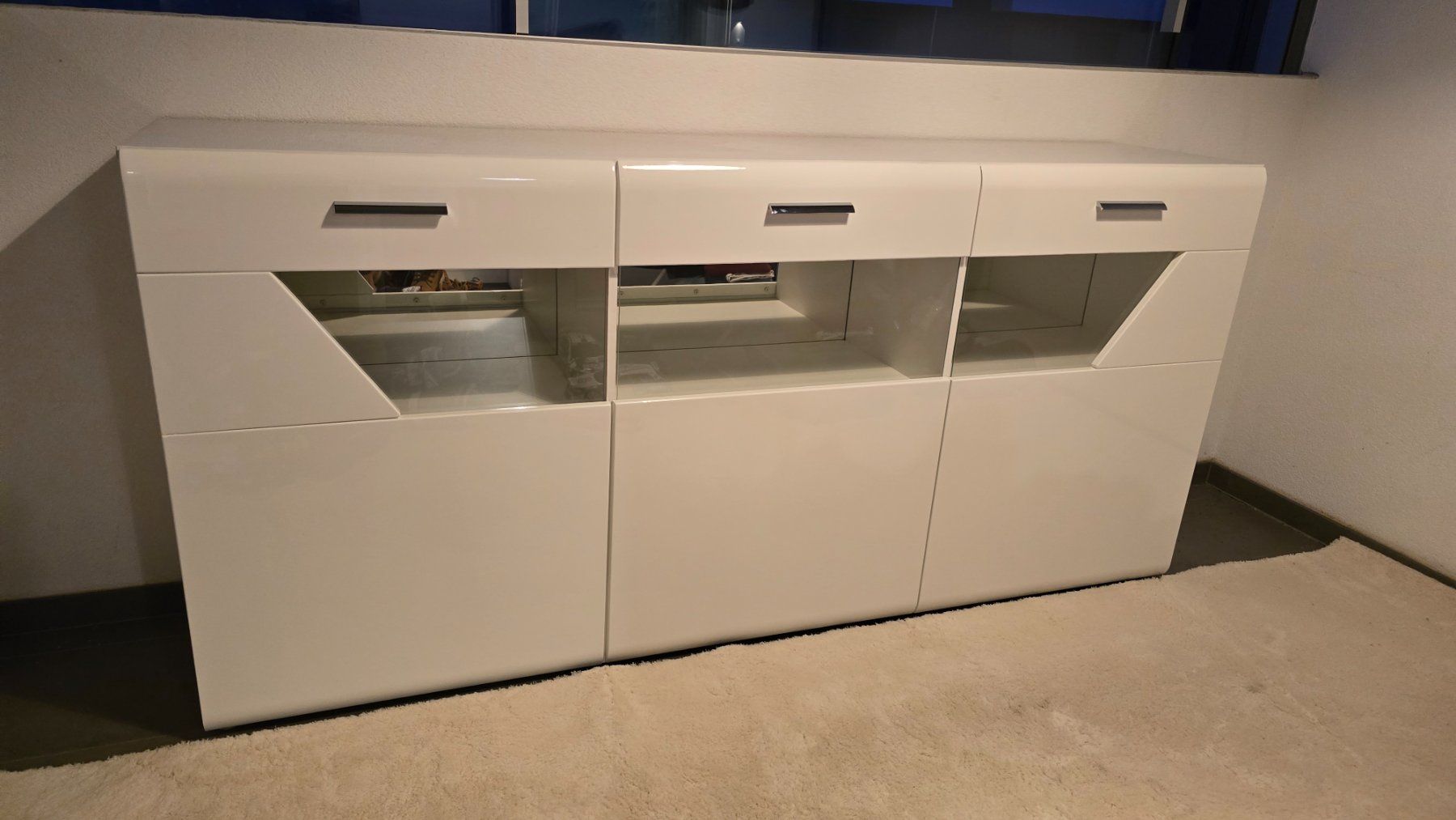 Credenze: Meuble Sideboard, Excellent état, avec miroirs – Usato da St-Sulpice VD venduto da GT3RS
