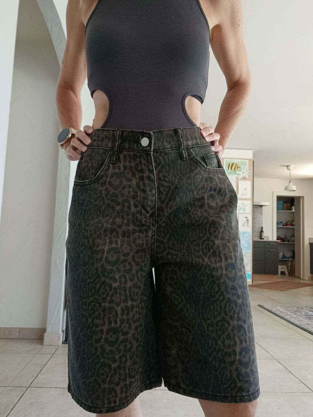 Pantaloni: SHORT LÉOPARD S – Nuovo (secondo la descrizione) da Sierre venduto da shirley04