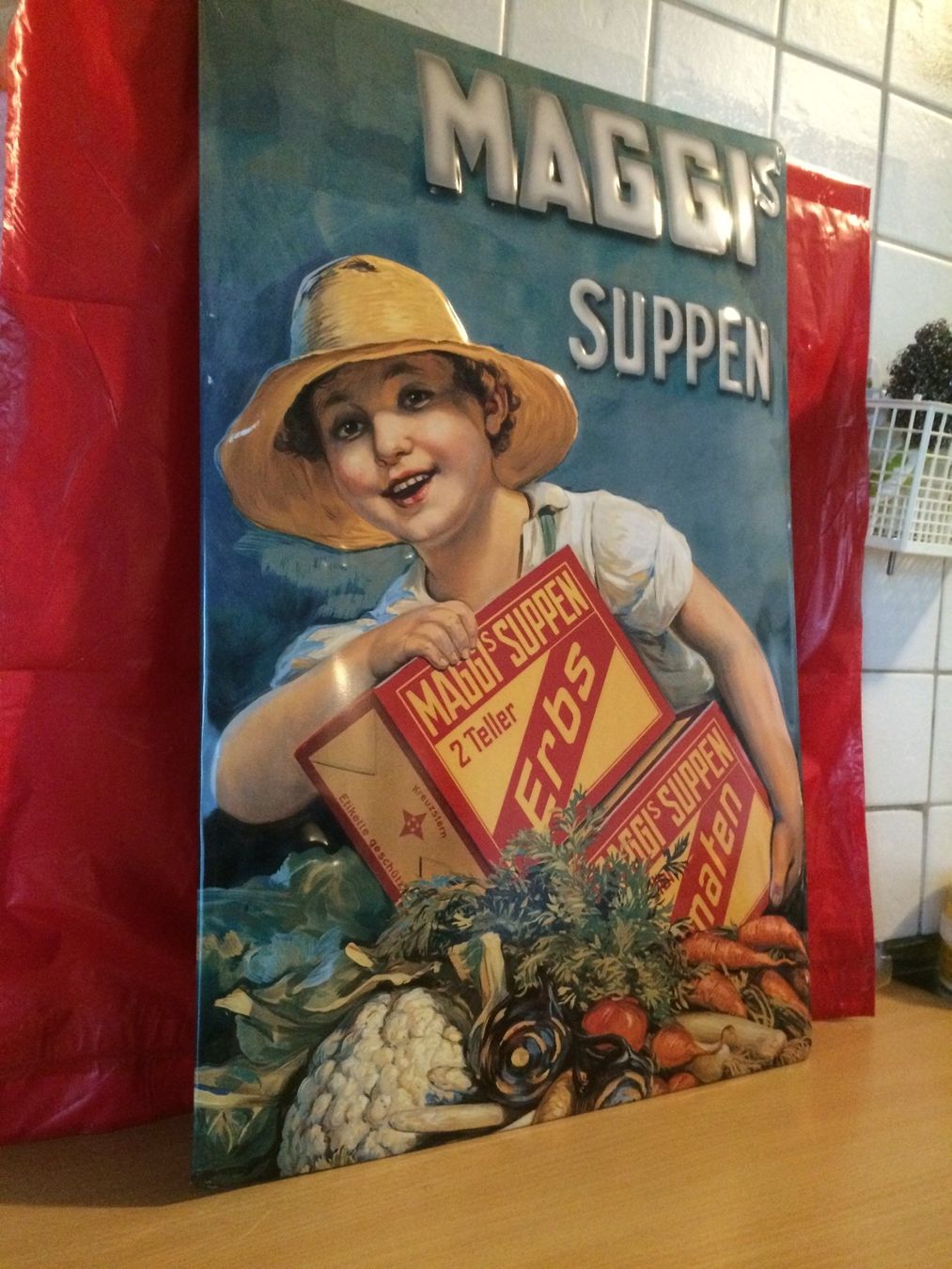 Maggi Insegne: EIN MAGGI - WERBE - BLECH-SCHILD/GLÄNZENDES SUJET / FAST NEU – Nuovo (secondo la descrizione) da EMMETTEN venduto da pfi_cbg5 6