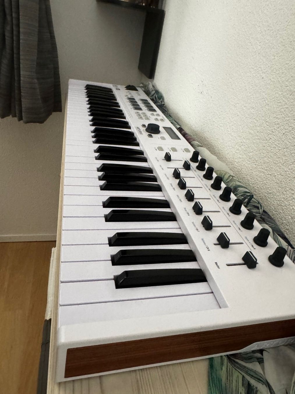 Arturia Musikinstrumente: Arturia KeyLab Essential MIDI 61 inkl. Keyboardstand – Gebraucht aus Obfelden von avi_j9vd 2