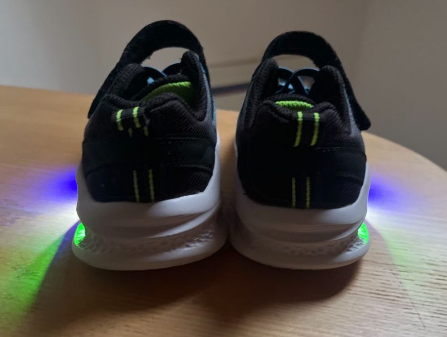 Skechers Schuhe für Jungen: Coole Skechers E-Lights Kinderschuhe, Grösse 25 – Gebraucht aus Kaisten von saleforfun 1