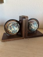 Globus Buchstützen Set Holz antik Design gebraucht