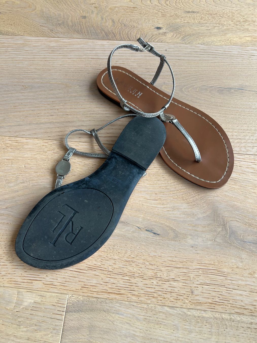 Ralph Lauren Chaussures femmes: Ralph Lauren Sandalette silber Gr. 37 – D'occasion à Meilen par Masupilamy 2