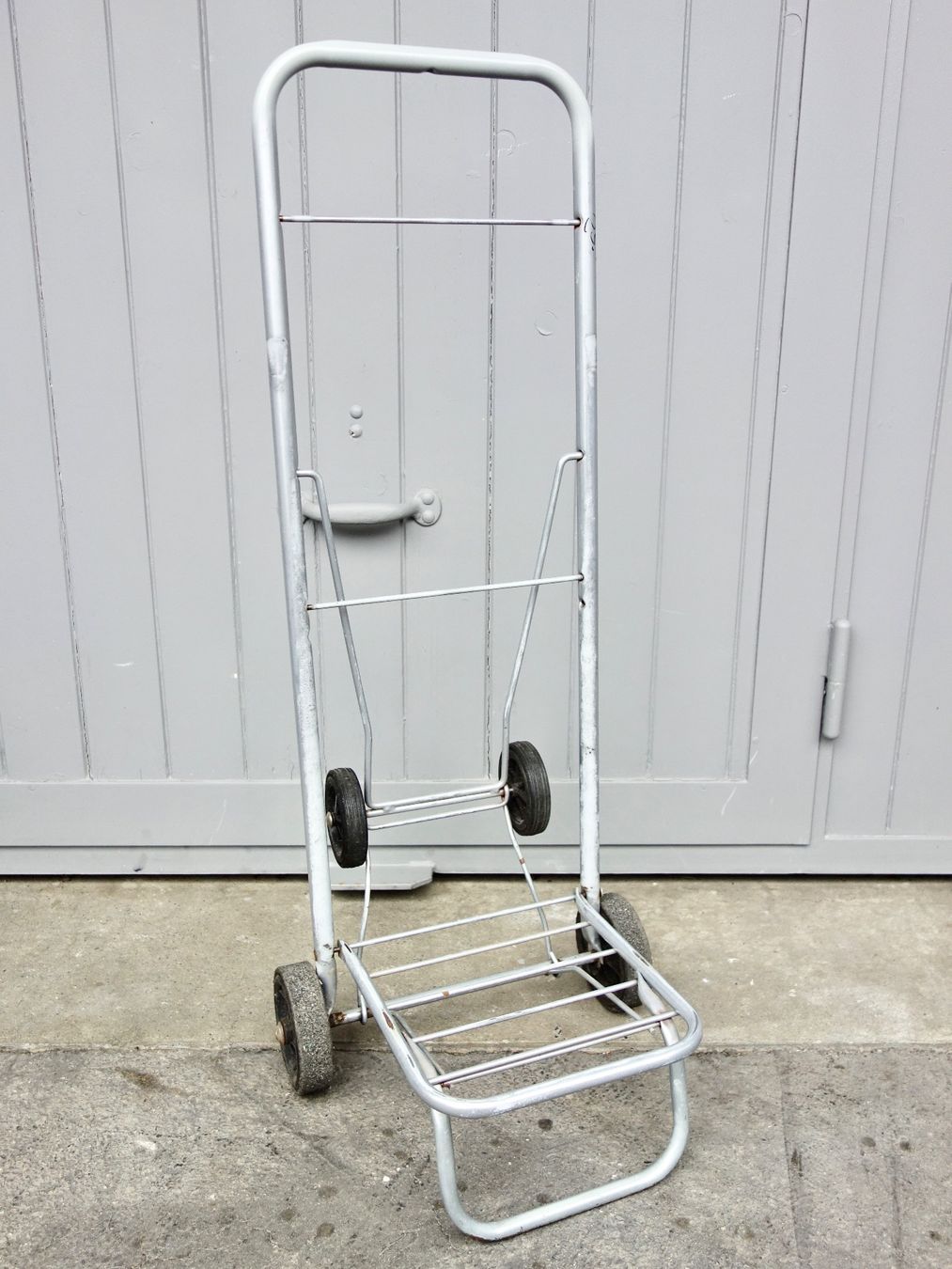 Autres articles pour la maison: Kistentrolley EinkaufswagenTransportroller Sackkarre – D'occasion à Kerzers par zimmergruen